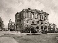 Palača JAZU  (danas HAZU). Zvali su je i Strossmayerova kuća  Palača JAZU izgrađena je 1880. godine kao Akademijska palača (Jugoslavenska akademija znanosti i umjetnosti) na južnoj strani Zrinskog trga. Zvali su je i "Strossmayerova kuća". Pročeljem je okrenuta prema Trgu Nikole Šubića Zrinskog, a južnom fasadom prema Akademičkom trgu (današnji Strossmayerov trg).